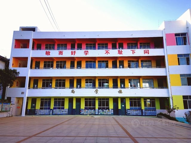 瓯海区景山小学校园教学楼全景