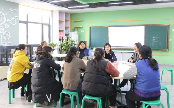 景山小学教师参加AI赋能问学课堂项目培训研讨